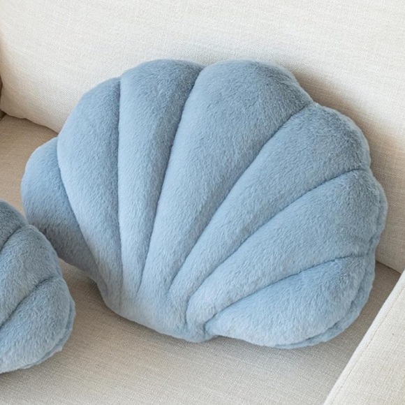 Shell accent Pillow - Picture 2 of 3